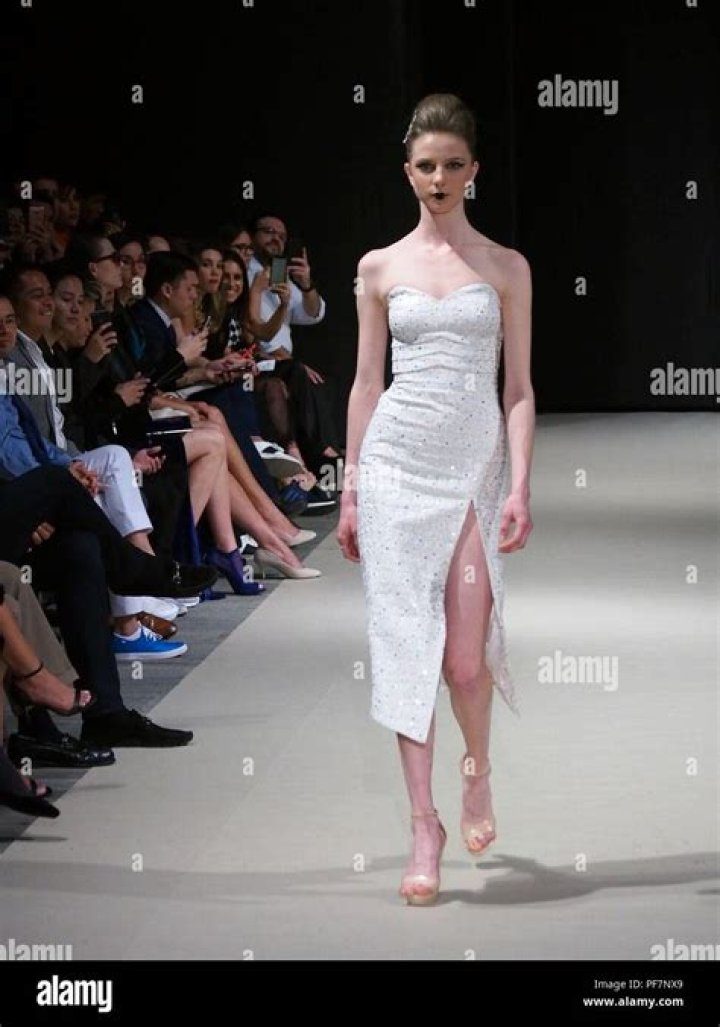 A model walks the runway during "Le Chouchou" Jacquemus' Fashion Show at Chateau de Versailles on June 26, 2023 in Versailles, France. Pictured: Kendall Jenner Ref: SPL8524781 260623 NON-EXCLUSIVE Picture by: SplashNews.com Splash News and Pictures USA: 310-525-5808 UK: 020 8126 1009 World Rights, No Italy Rights