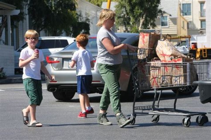 Amy Poehler Shopping With Her Boys