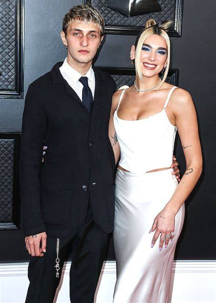 Anwar Hadid and Dua Lipa attend the 2019 American Music Awards, AMAs, at Microsoft Theatre in Los Angeles, USA, on 25 November 2019. | usage worldwide Photo by: Hubert Boesl/picture-alliance/dpa/AP Images