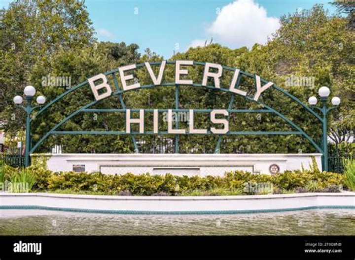 Beverly Hills, CA - Superstar couple Selena Gomez and Justin Bieber were spotted hopping in their Range Rover together after their Wednesday evening church meeting in Beverly Hills. Pictured: Justin Bieber, Selena Gomez BACKGRID USA 21 FEBRUARY 2018 USA: +1 310 798 9111 / UK: +44 208 344 2007 / *UK Clients - Pictures Containing Children Please Pixelate Face Prior To Publication*