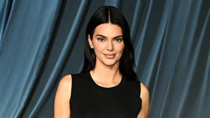 EXCLUSIVE: Kendall Jenner showcases her toned frame in a bikini during Italian yacht break in Capri and on the Amalfi coast. 25 Aug 2021 Pictured: Kendall Jenner. Photo credit: MEGA TheMegaAgency.com +1 888 505 6342 (Mega Agency TagID: MEGA781160_014.jpg) [Photo via Mega Agency]