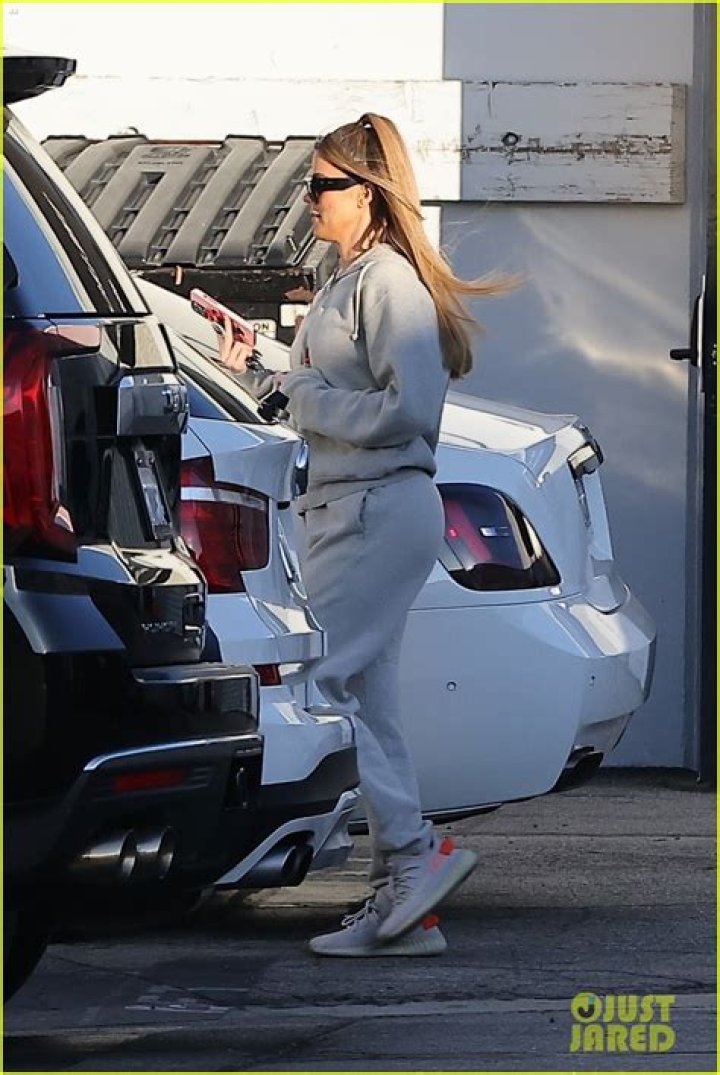Khloe Kardashian Runs Errands With True