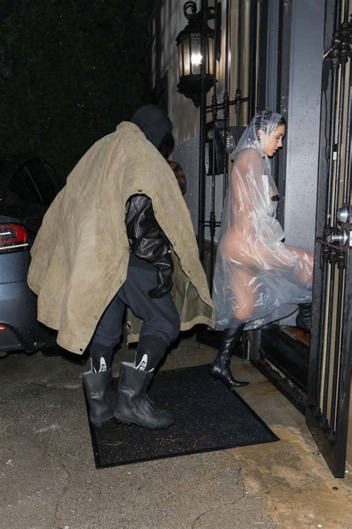 Los Angeles, CA - *EXCLUSIVE* - 'The Last of Us' star Pedro Pascal is seen leaving a private gym session where he is asked how many shots of espresso did he drink prior to working out, he replies: TWELVE! The Mandalorian star was referring to his recent viral moment in which eagle eyed fans caught up with him after a starbucks run and saw his drink order, 7 espresso shots over ice! Pictured: Pedro Pascal BACKGRID USA 15 MARCH 2023 USA: +1 310 798 9111 / UK: +44 208 344 2007 / *UK Clients - Pictures Containing Children Please Pixelate Face Prior To Publication*