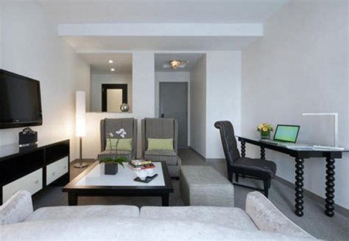 parkavenuesuitesitting