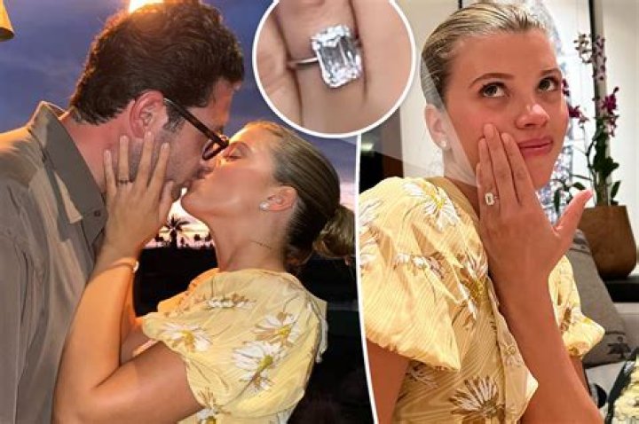 Sofia Richie rings in 21 with close friends